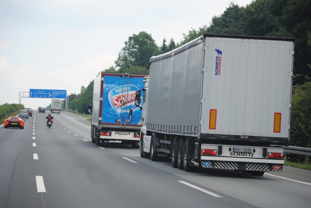 long-distance traffic, truck, freight transport-397382.jpg